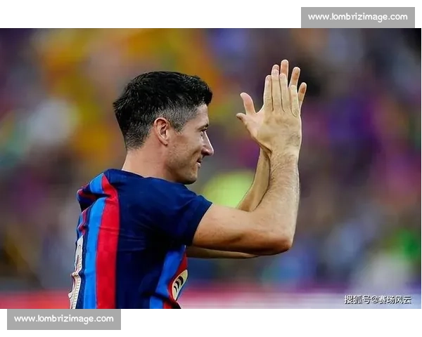 以路人球迷视角解读赛场风云与激情瞬间全记录被忽略荣耀与遗憾故事